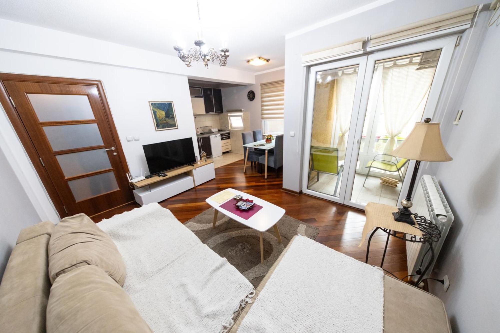 Lux Place Apartments Downtown Крагуевац Екстериор снимка