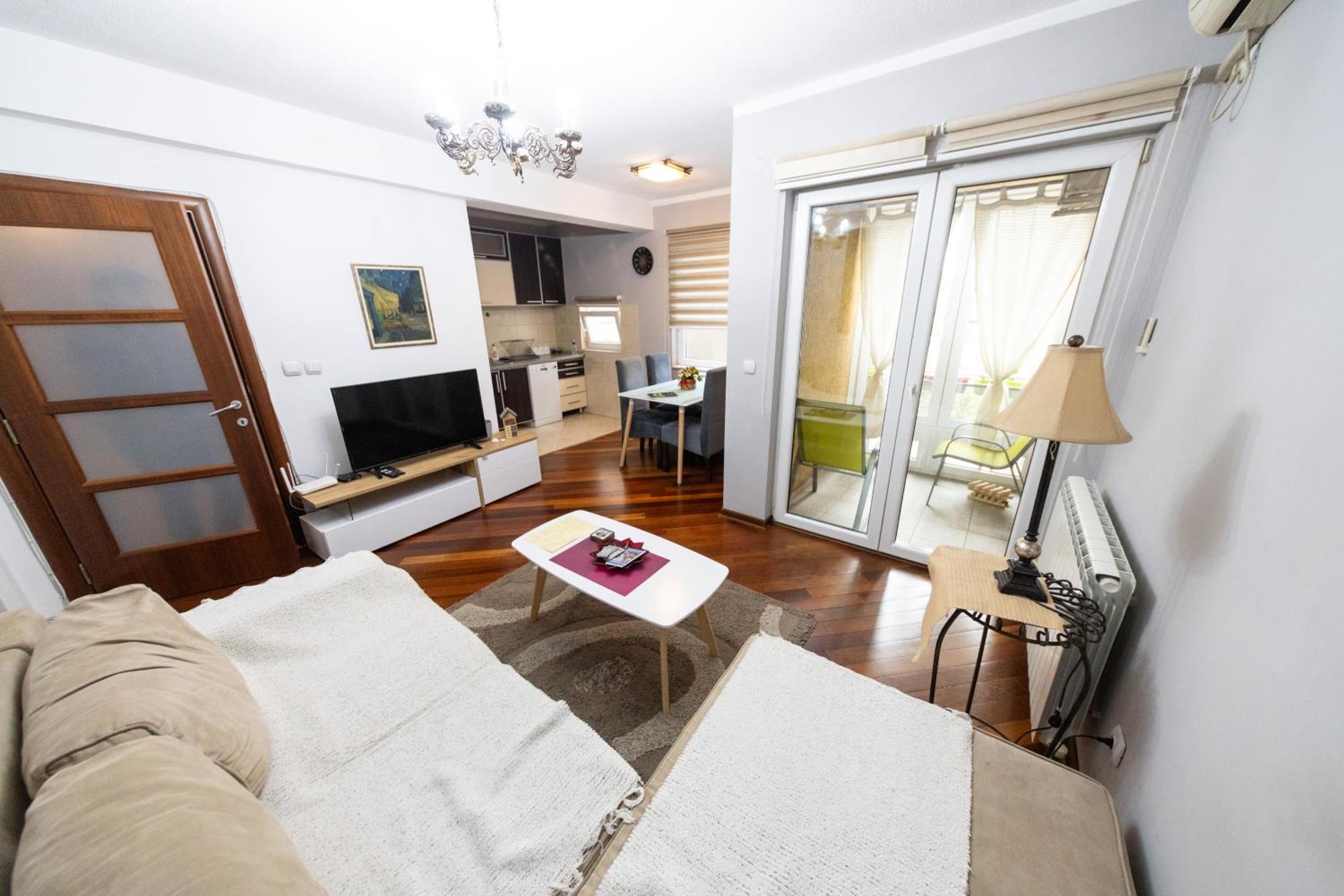Lux Place Apartments Downtown Крагуевац Екстериор снимка