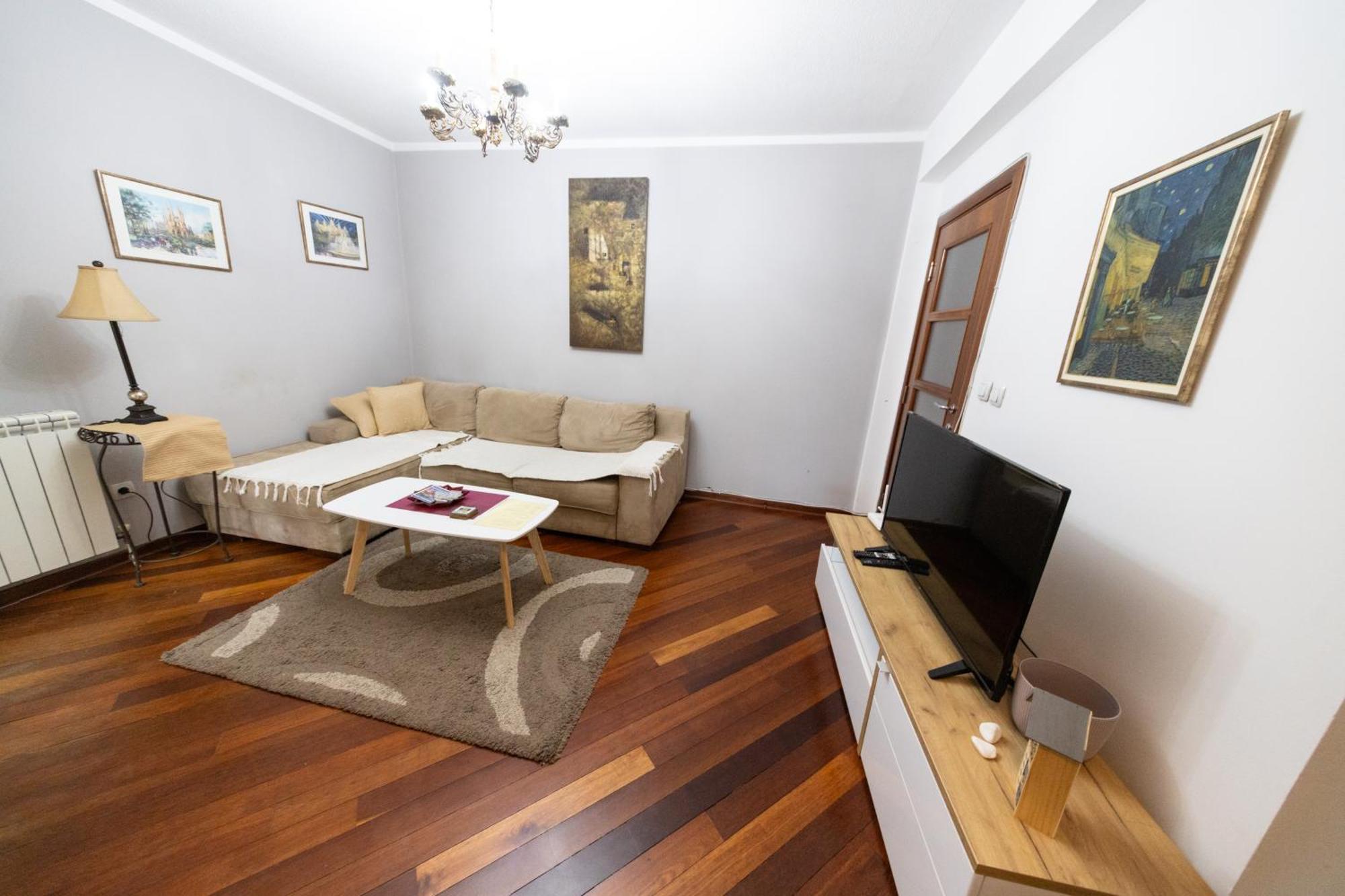 Lux Place Apartments Downtown Крагуевац Екстериор снимка