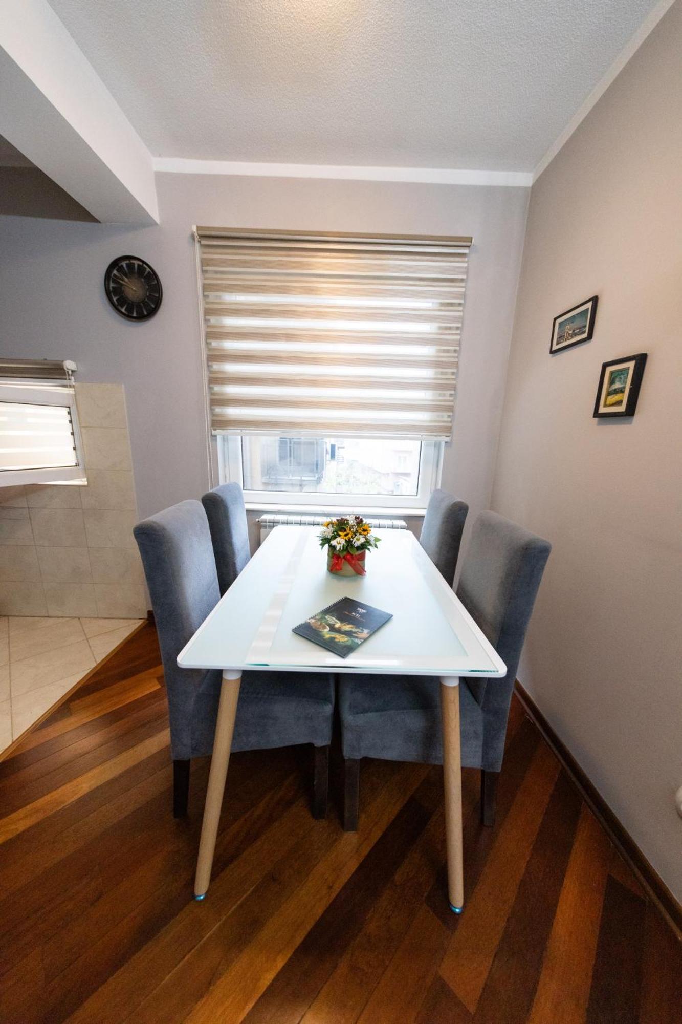 Lux Place Apartments Downtown Крагуевац Екстериор снимка