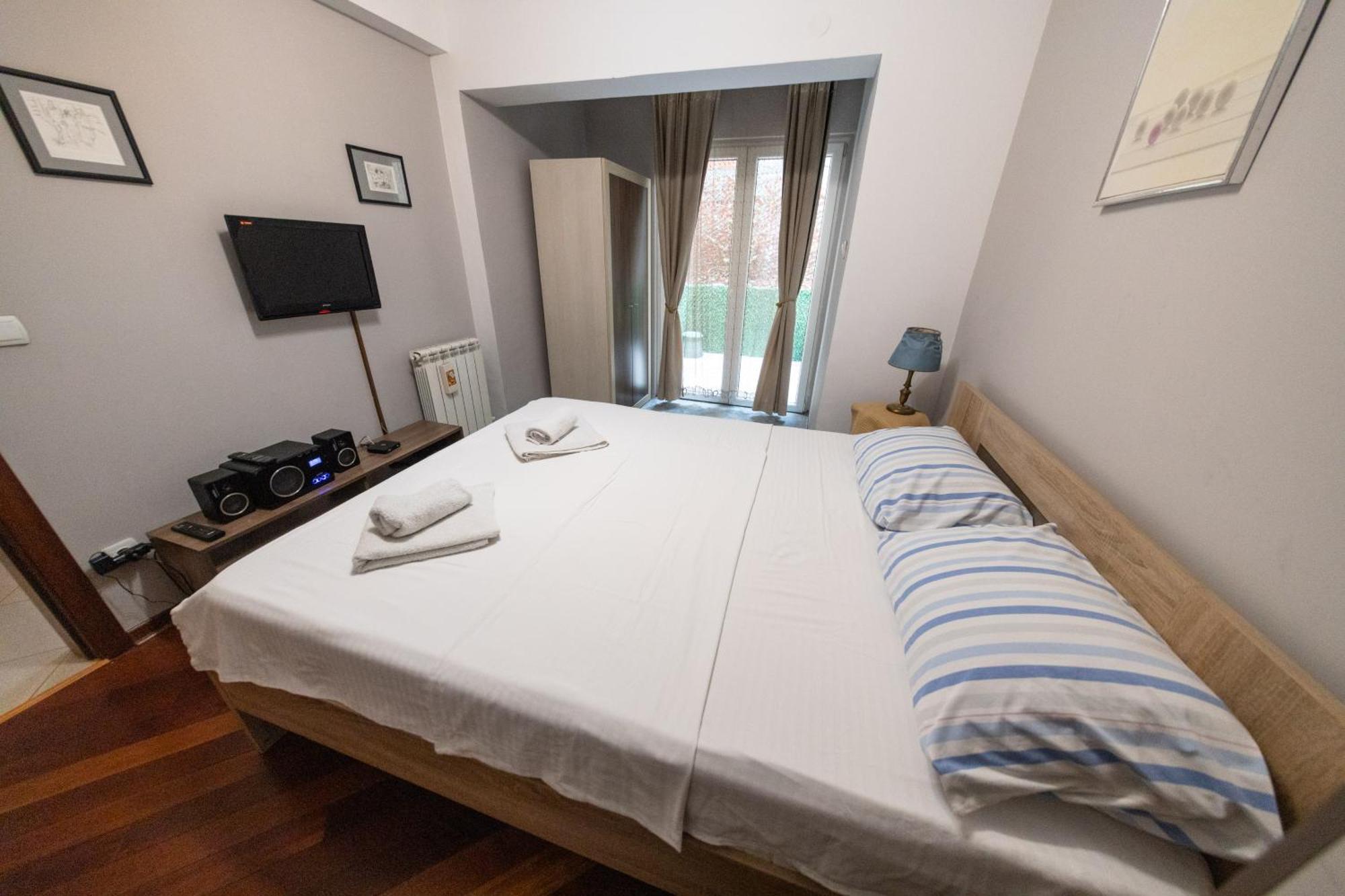 Lux Place Apartments Downtown Крагуевац Екстериор снимка