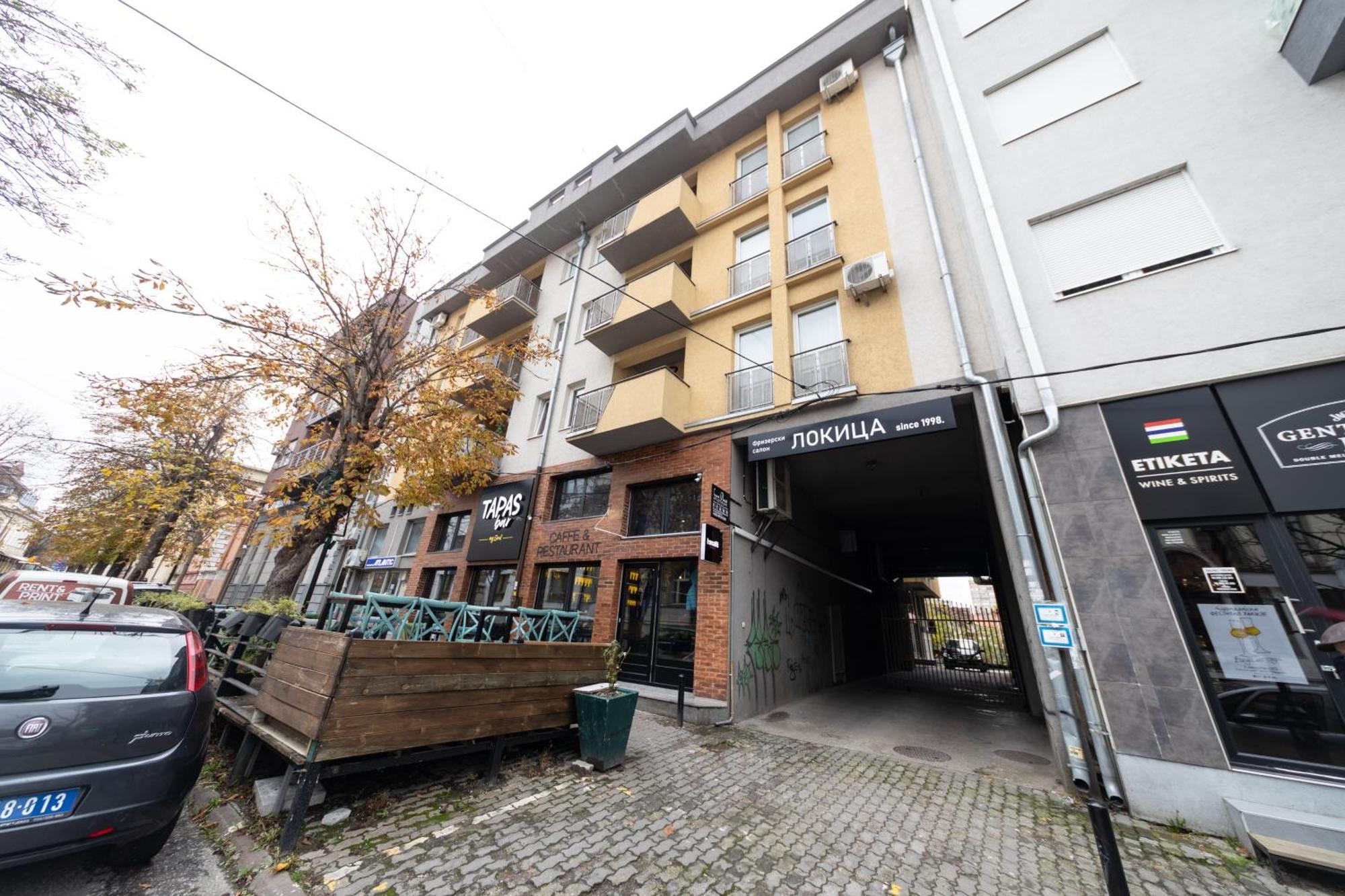 Lux Place Apartments Downtown Крагуевац Екстериор снимка